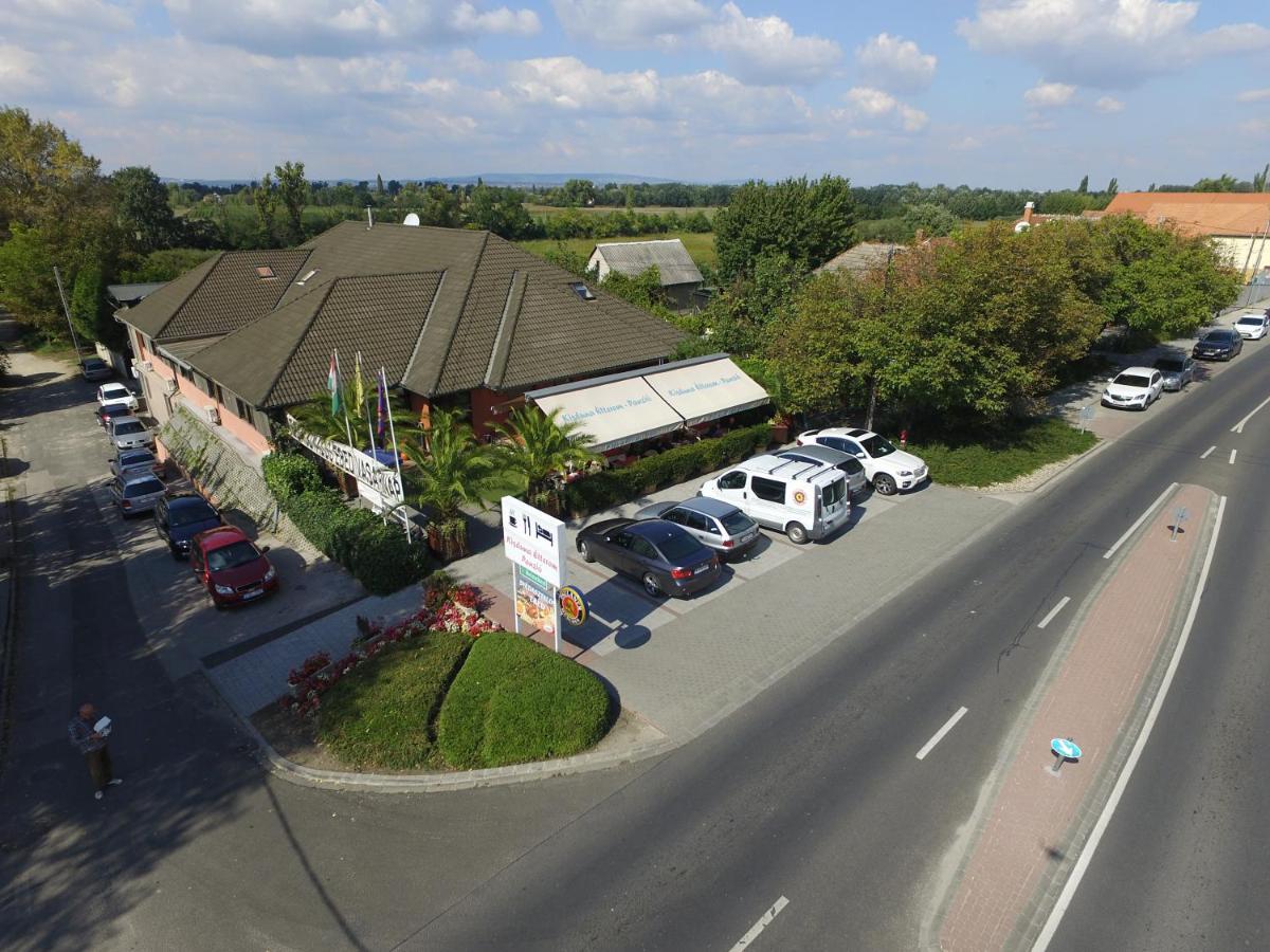 Kisduna Etterem-Panzio Dunaharaszti Esterno foto